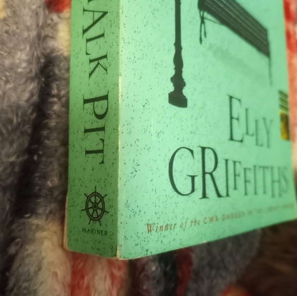 The Chalk Pit Book - Picture 7 of 7